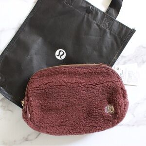 Lululemon Everywhere Belt Bag Fleece Brown/Gold 1L